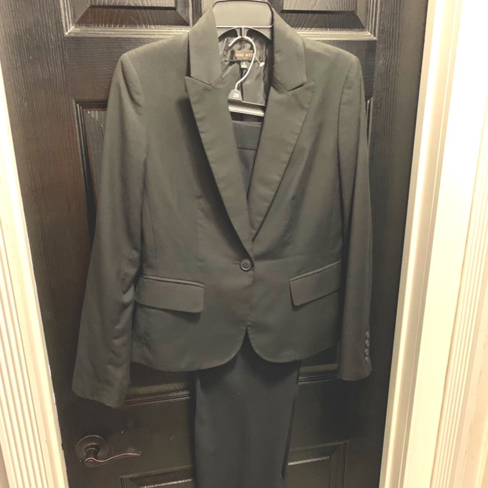 Nine West women’s suit black great condition